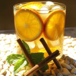 To create this easy orange cinnamon iced tea recipe, you need a few simple ingredients. Here’s the list: